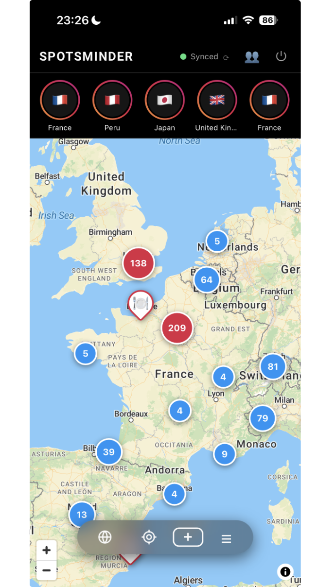 L’application SPOTSMINDER : une carte du monde avec les lieux enregistrés regroupés par pays